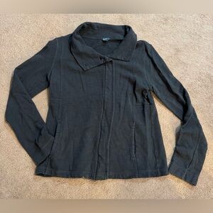 ⭐️ Eddie Bauer Women’s zip up sweater size medium